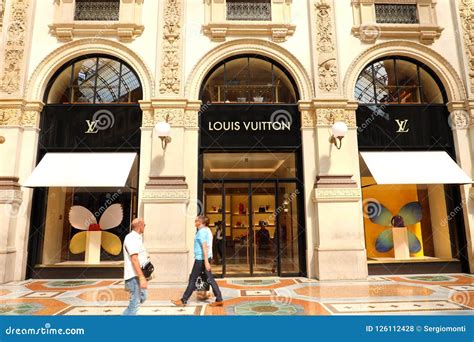 negozio milano louis vuitton|louis vuitton in milan italy.